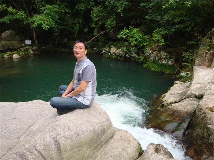 d:\桌面\第一届梧桐树名师风采\第一届梧桐树名师风采\梧桐树名师风采\徐志强\徐志强2.jpg
